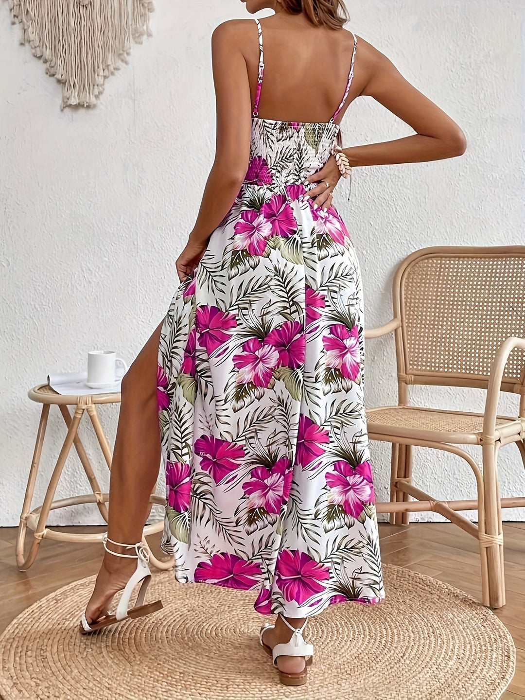 Javor - Floral Maxi Dress with V-Neck and Straps
