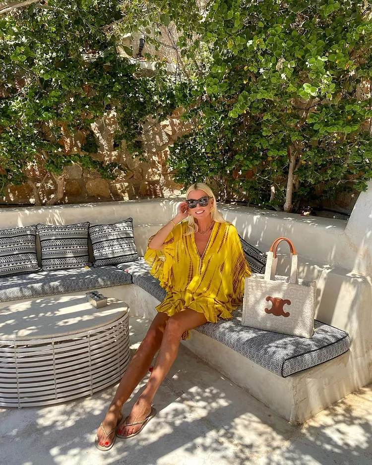 Adalyn - Stylish Mini Dresses with V-Neck and High Waist