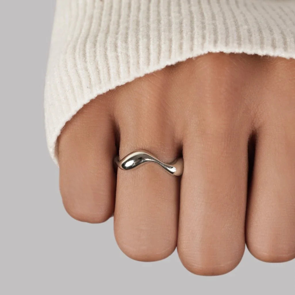 Nola™ | Wavy Minimalist Ring