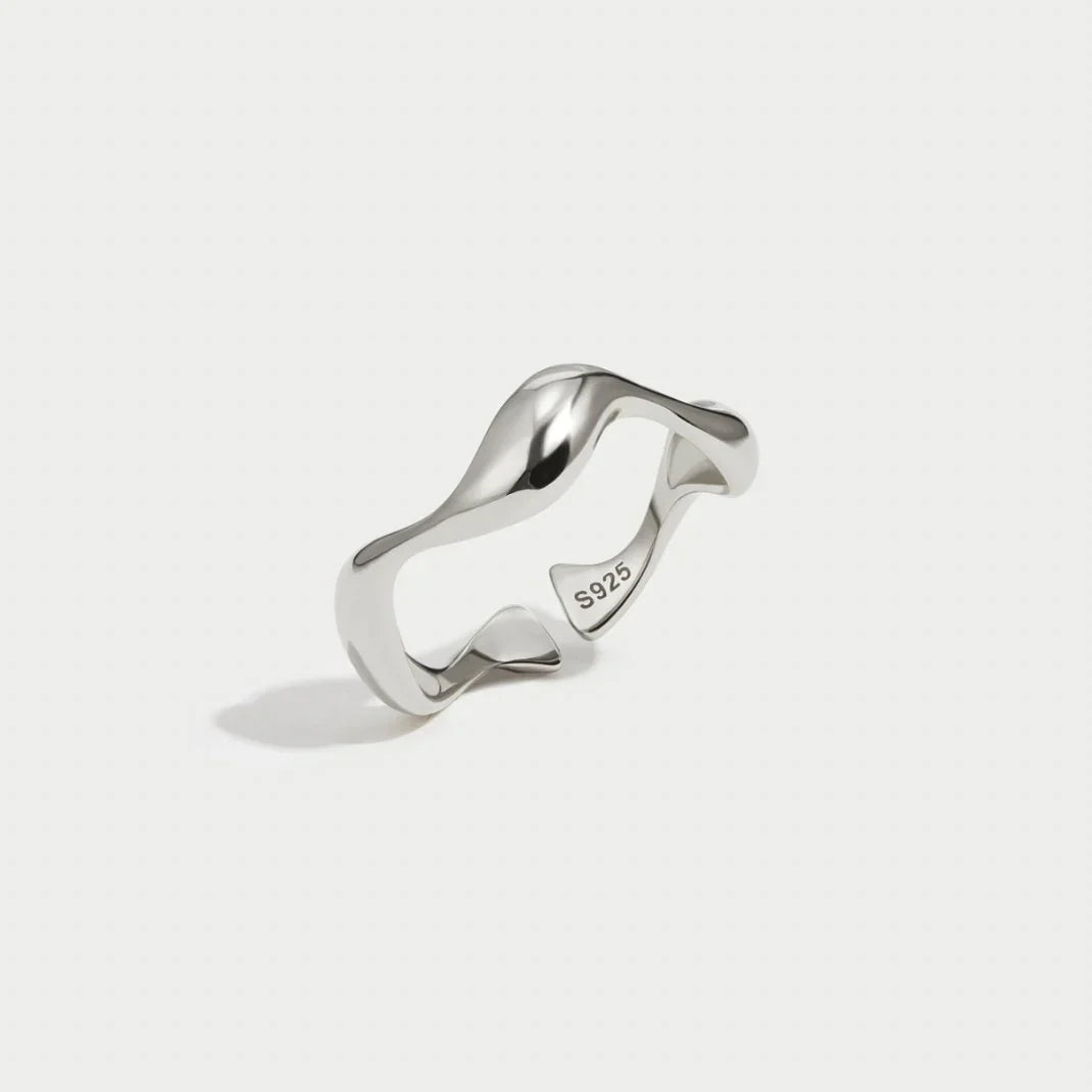 Nola™ | Wavy Minimalist Ring