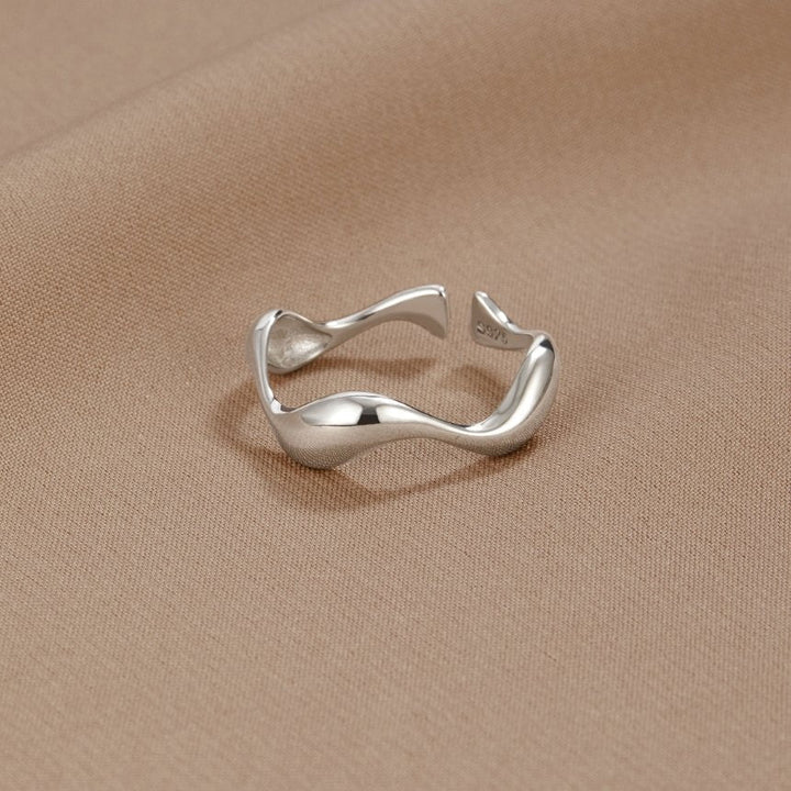 Nola™ | Wavy Minimalist Ring